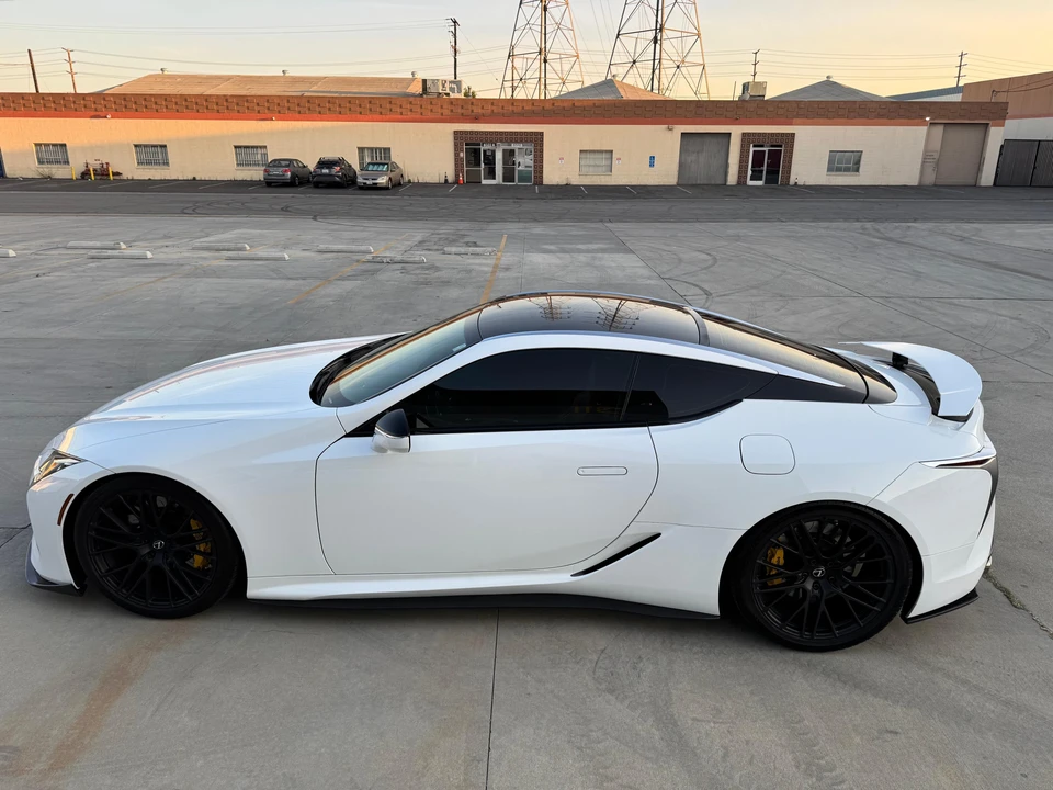 2019 Lexus LC - Image 16 of 31