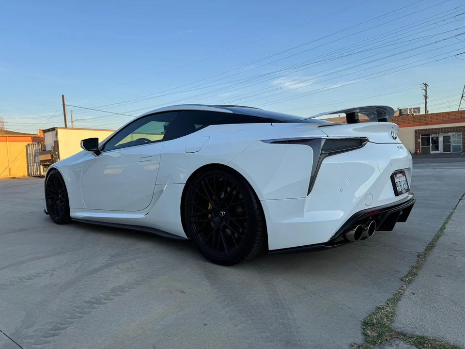 2019 Lexus LC - Image 17 of 31