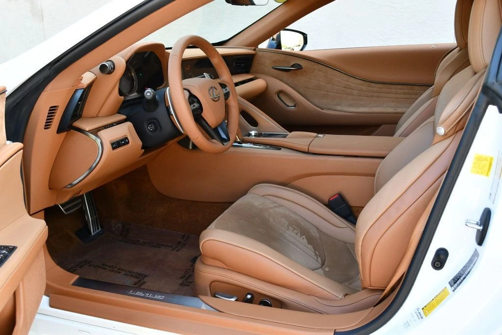 2019 Lexus LC - Image 14 of 31