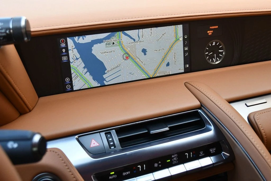 2019 Lexus LC - Image 13 of 31