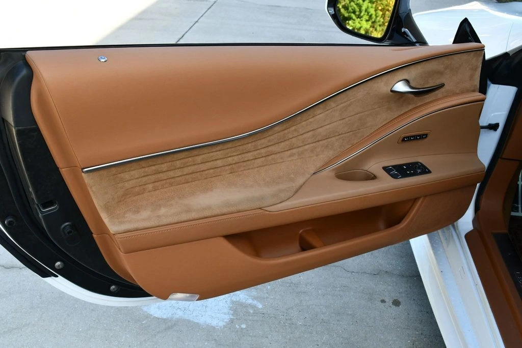 2019 Lexus LC - Image 11 of 31