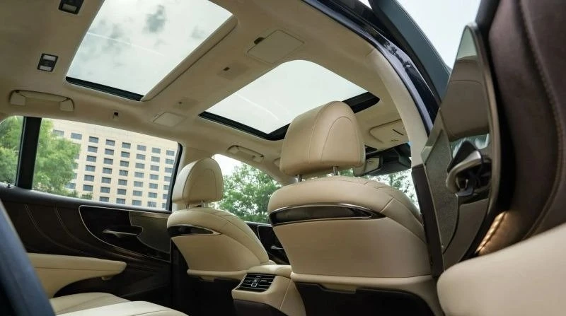 2019 Lexus LS 5th Gen - Image 15 of 20