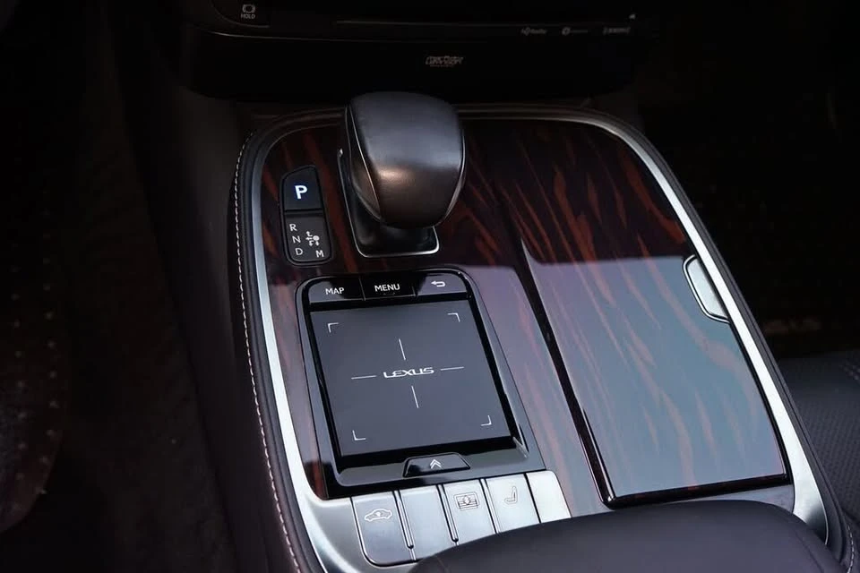 2019 Lexus LS 5th Gen - Image 12 of 20