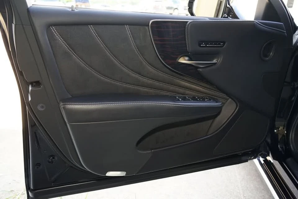 2019 Lexus LS 5th Gen - Image 19 of 20