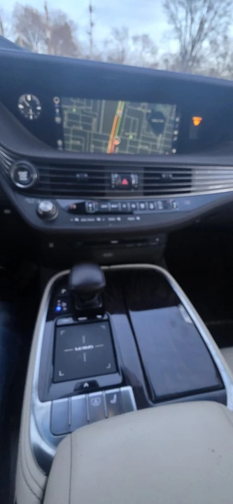 2019 Lexus LS 5th Gen - Image 12 of 13