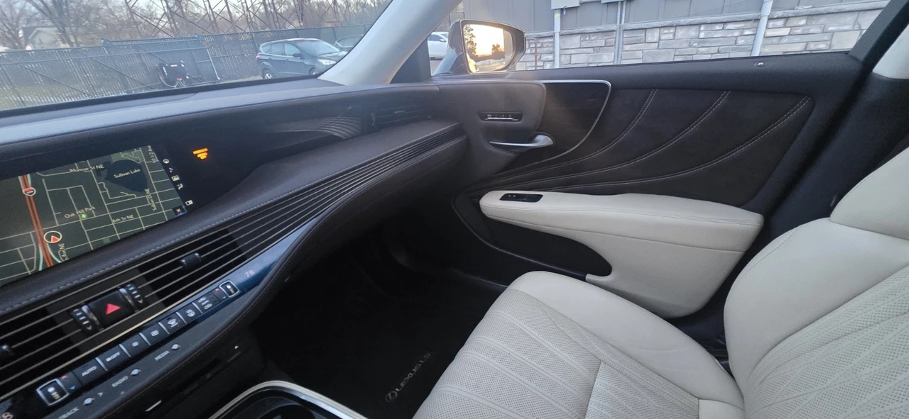 2019 Lexus LS 5th Gen - Image 10 of 13