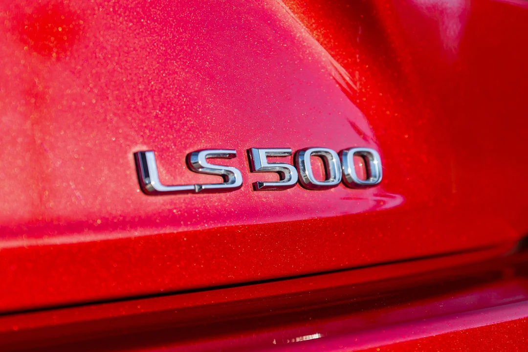 2019 Lexus LS 5th Gen - Image 19 of 31
