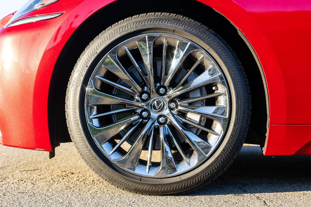 2019 Lexus LS 5th Gen - Image 25 of 31