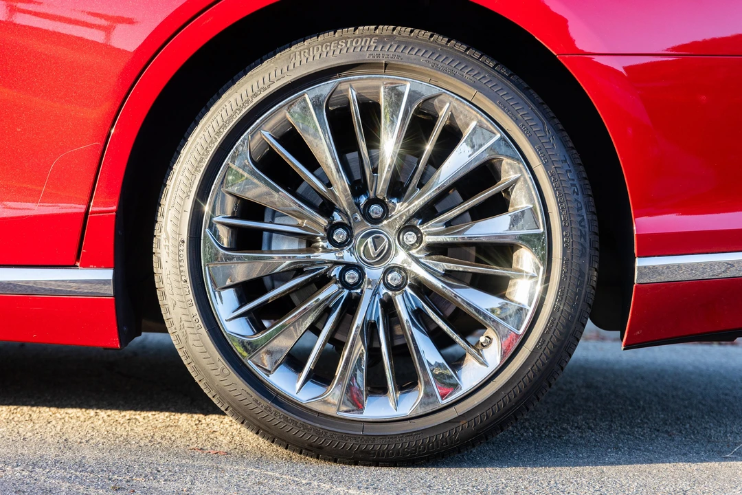 2019 Lexus LS 5th Gen - Image 26 of 31