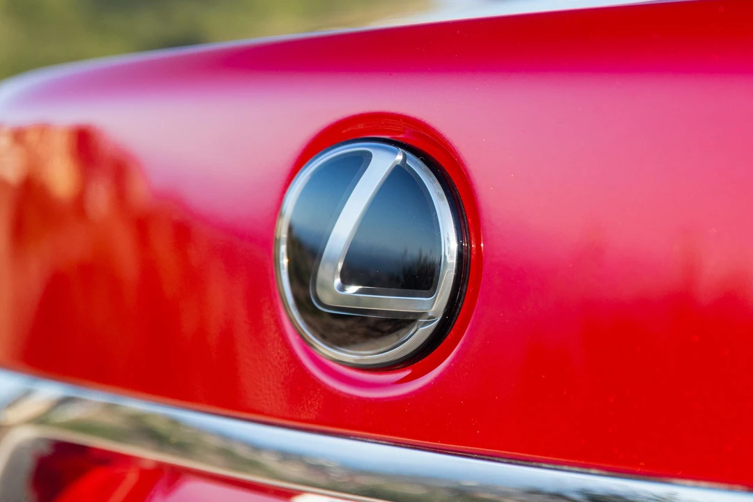 2019 Lexus LS 5th Gen - Image 18 of 31