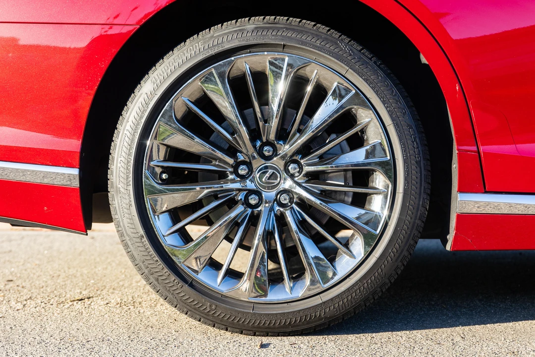 2019 Lexus LS 5th Gen - Image 28 of 31