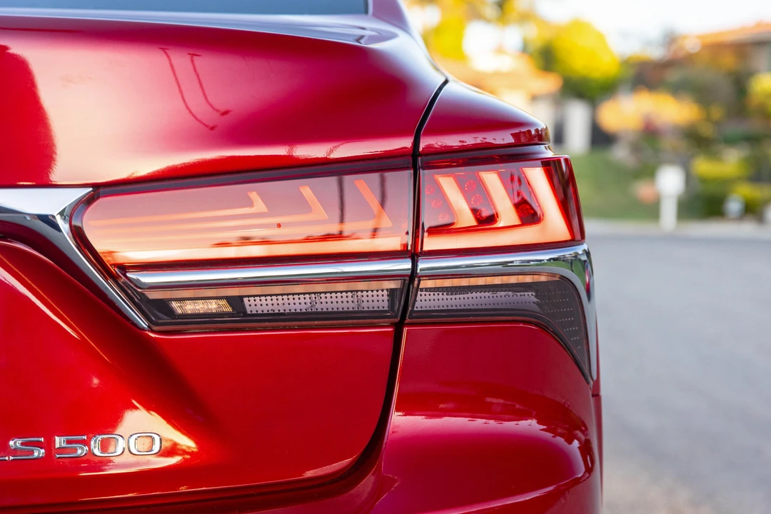 2019 Lexus LS 5th Gen - Image 21 of 31