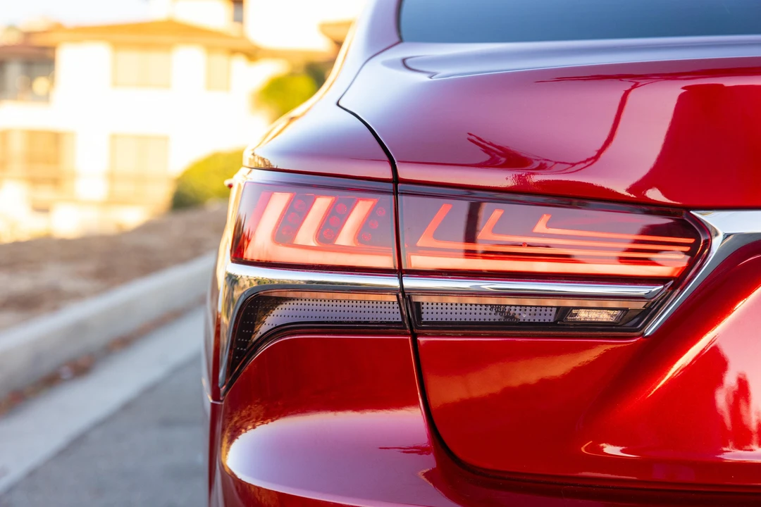 2019 Lexus LS 5th Gen - Image 17 of 31