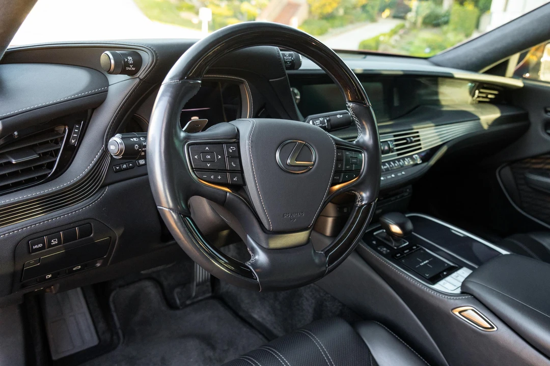 2019 Lexus LS 5th Gen - Image 29 of 31