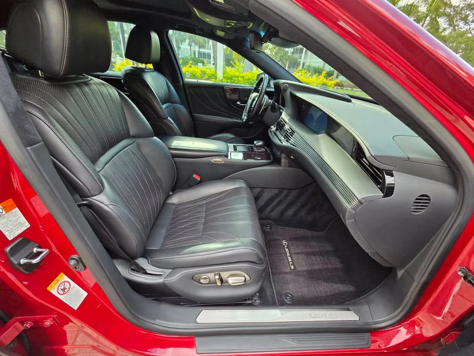 2019 Lexus LS 5th Gen - Image 14 of 20