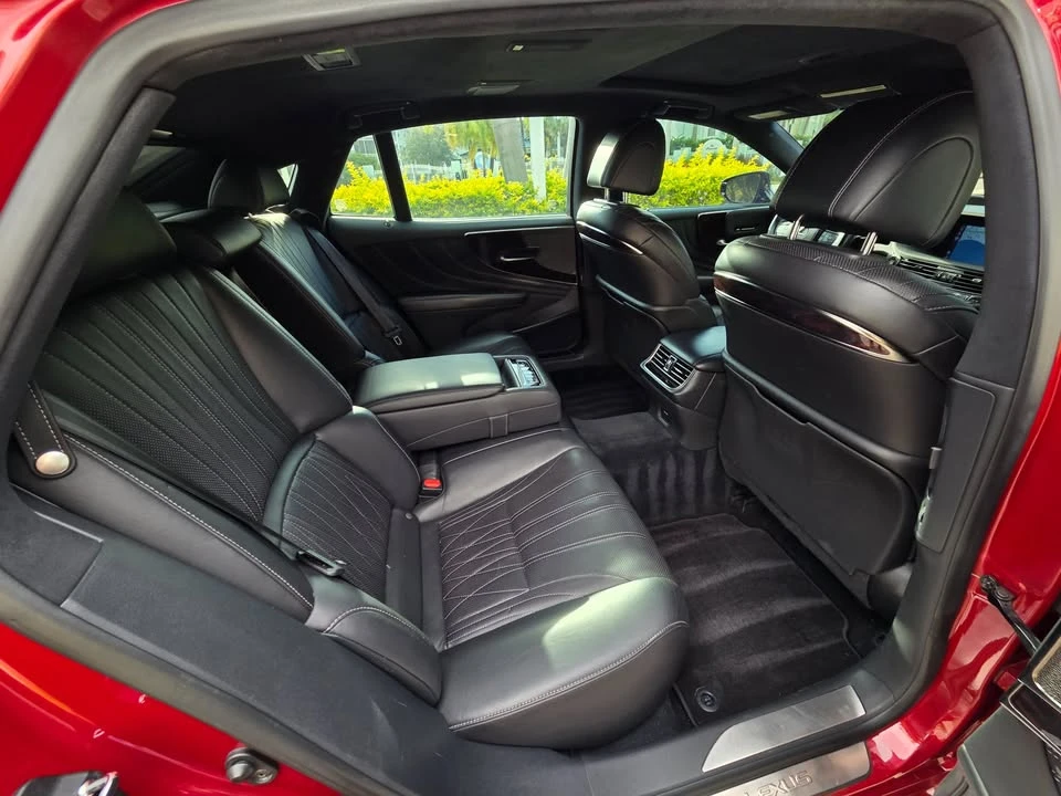 2019 Lexus LS 5th Gen - Image 16 of 20