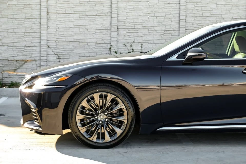 2019 Lexus LS 5th Gen - Image 11 of 18