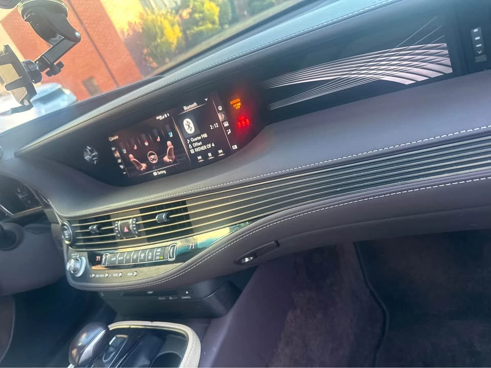 2018 Lexus LS 5th Gen - Image 11 of 12
