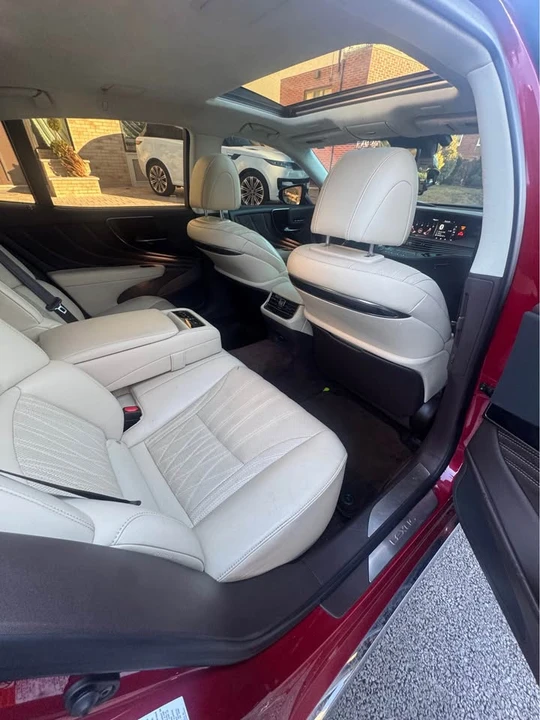 2018 Lexus LS 5th Gen - Image 8 of 12