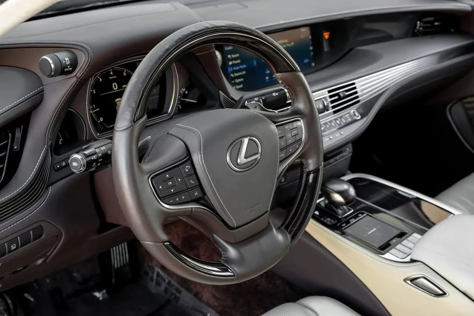 2019 Lexus LS 5th Gen - Image 16 of 18