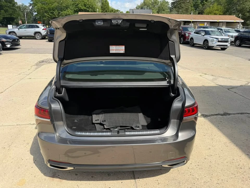 2019 Lexus LS 5th Gen - Image 9 of 20