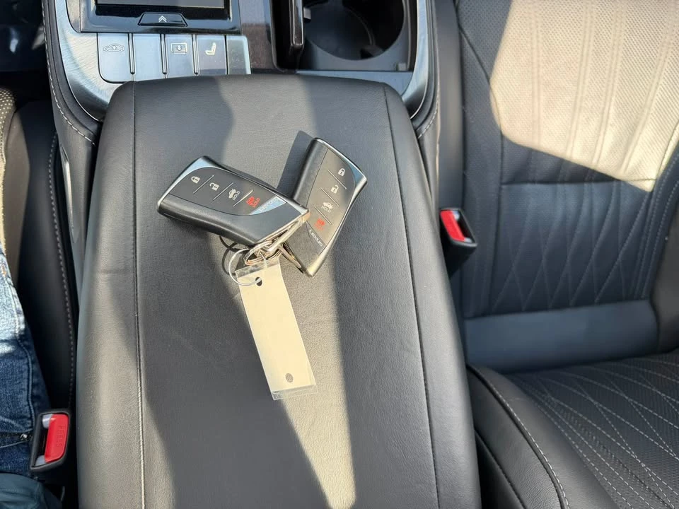 2019 Lexus LS 5th Gen - Image 15 of 20