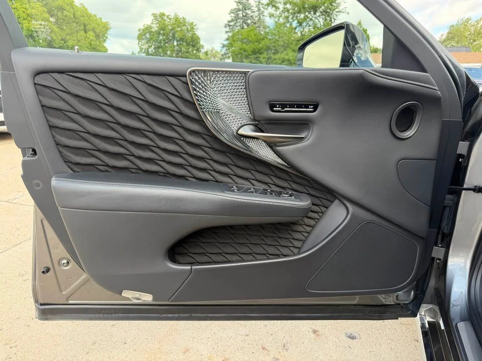 2019 Lexus LS 5th Gen - Image 10 of 20