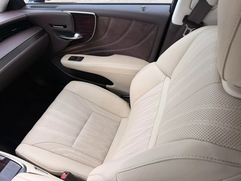 2019 Lexus LS 5th Gen - Image 14 of 20