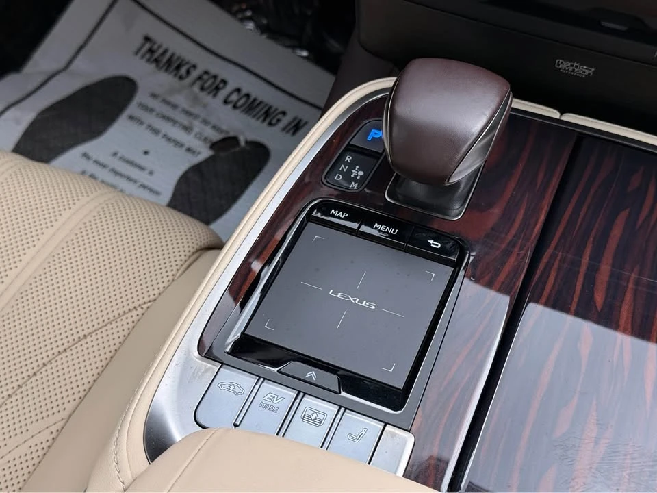 2019 Lexus LS 5th Gen - Image 17 of 20