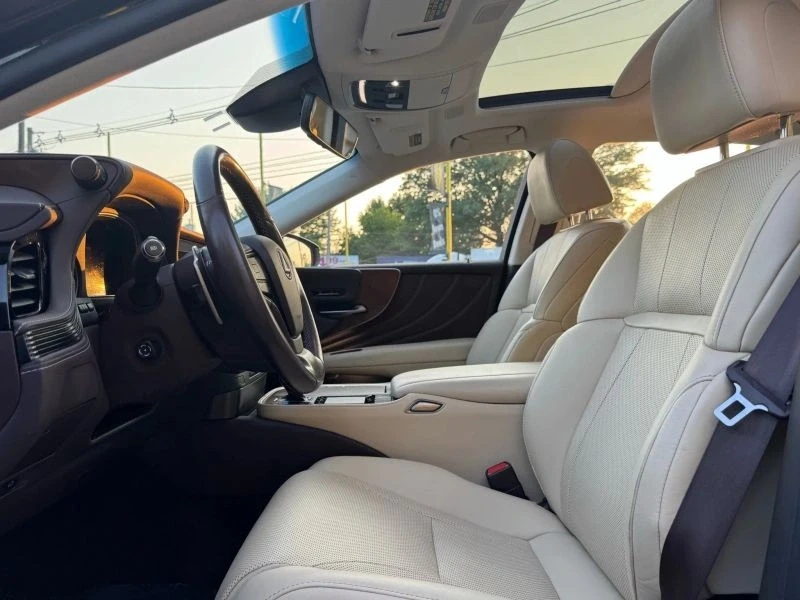 2019 Lexus LS 5th Gen - Image 8 of 12