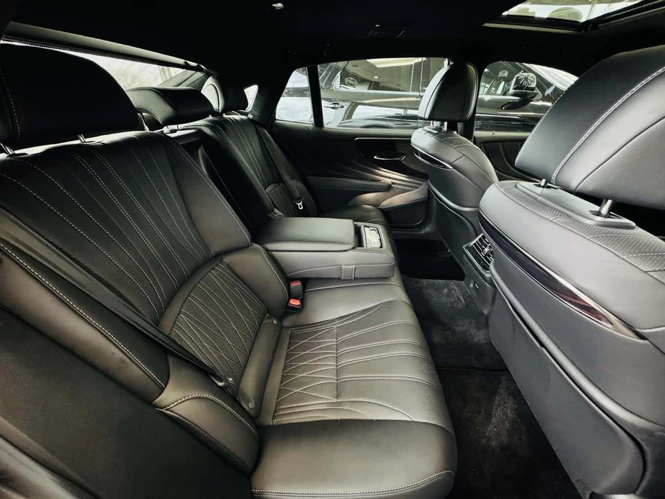 2019 Lexus LS 5th Gen - Image 23 of 31