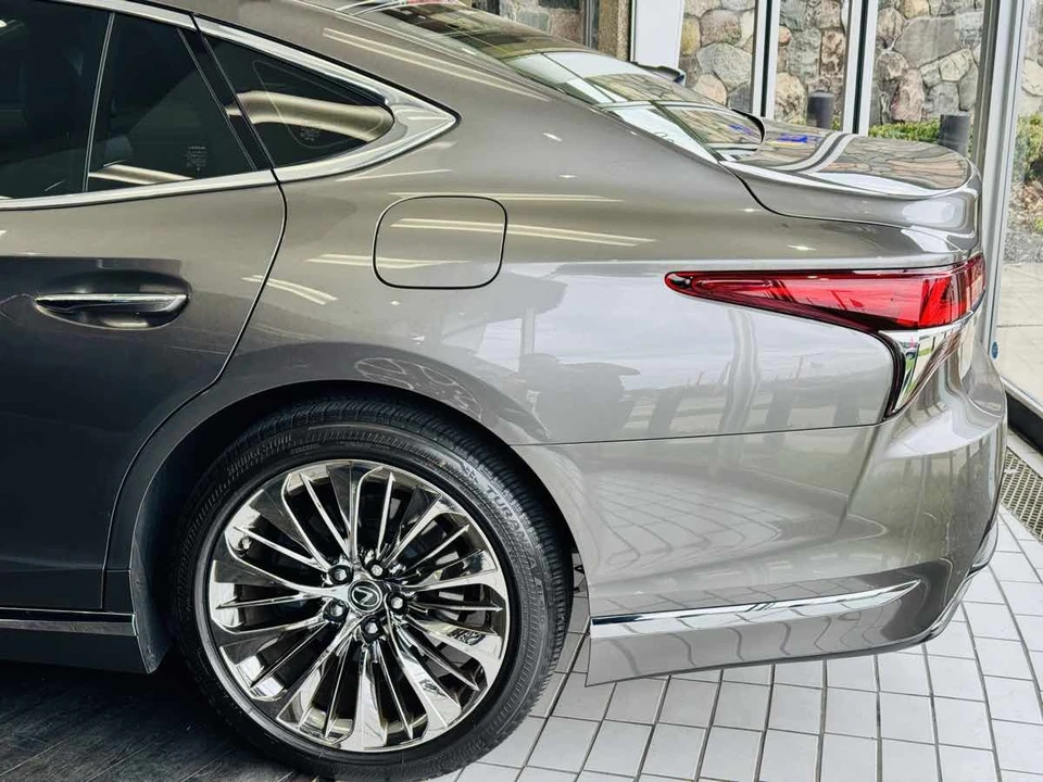 2019 Lexus LS 5th Gen - Image 9 of 31