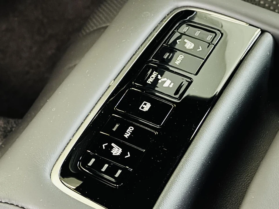 2019 Lexus LS 5th Gen - Image 22 of 31