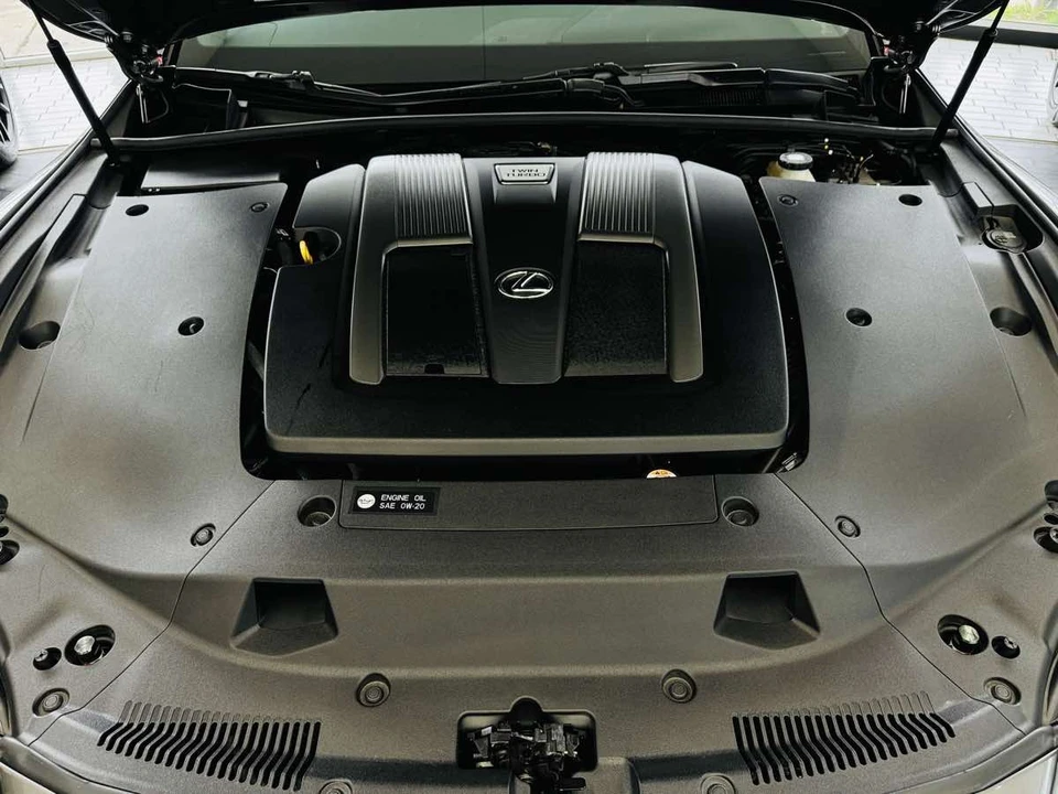 2019 Lexus LS 5th Gen - Image 17 of 31