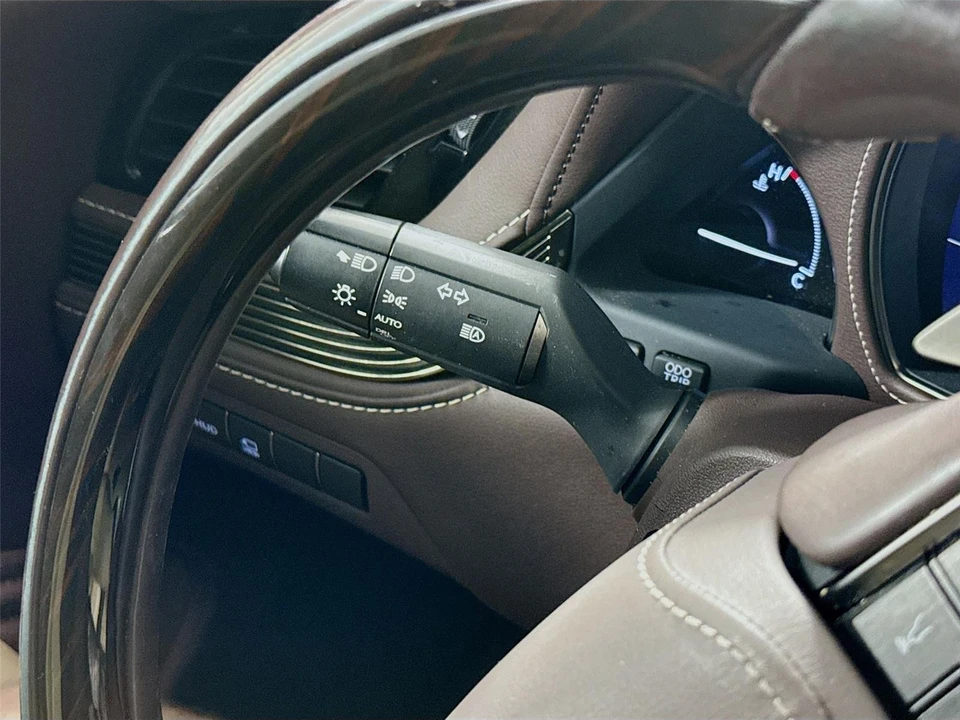 2019 Lexus LS 5th Gen - Image 5 of 31