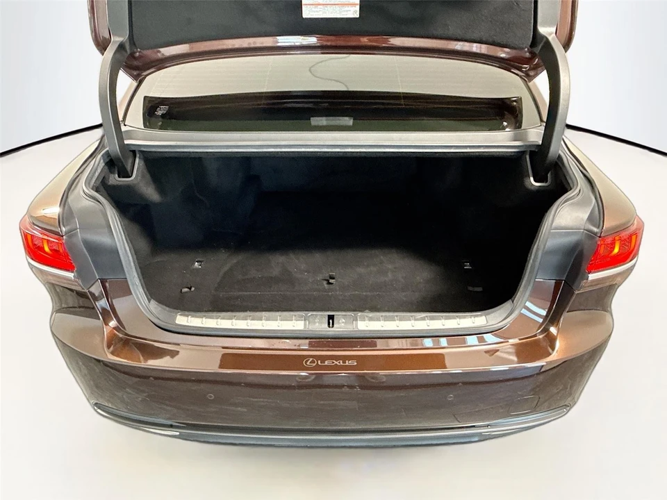 2019 Lexus LS 5th Gen - Image 21 of 31