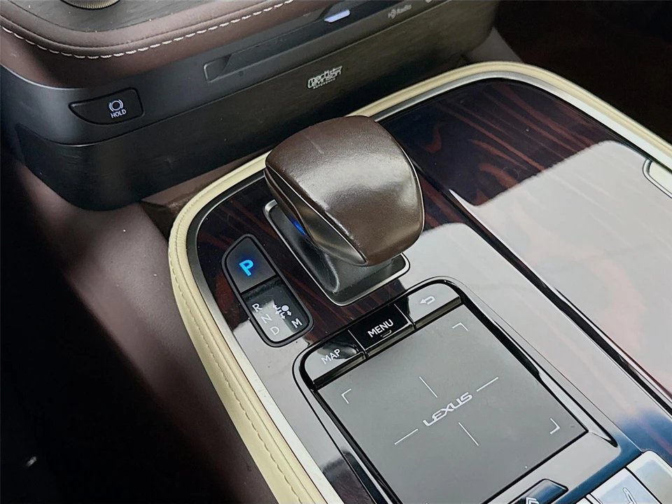 2019 Lexus LS 5th Gen - Image 16 of 31