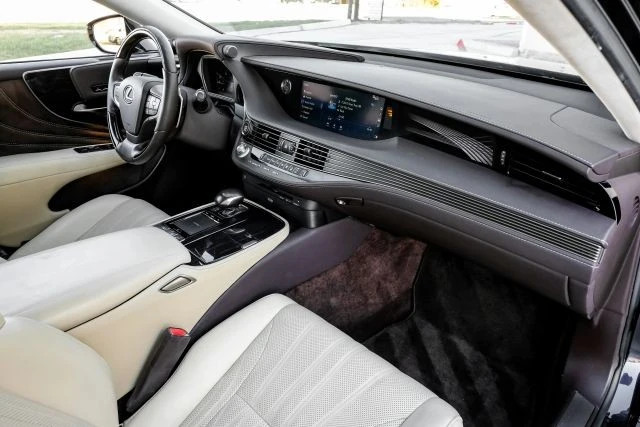 2019 Lexus LS 5th Gen - Image 14 of 31
