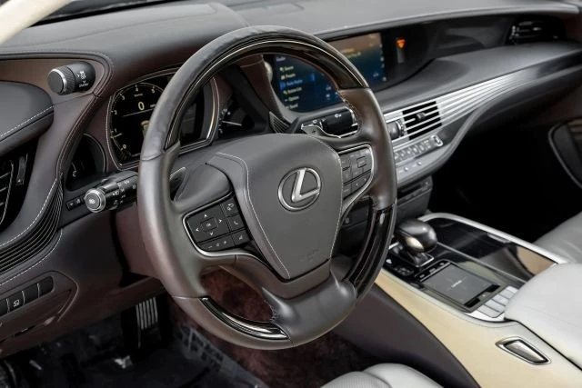 2019 Lexus LS 5th Gen - Image 17 of 31