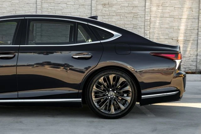 2019 Lexus LS 5th Gen - Image 14 of 21