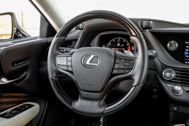 2019 Lexus LS 5th Gen - Image 17 of 21