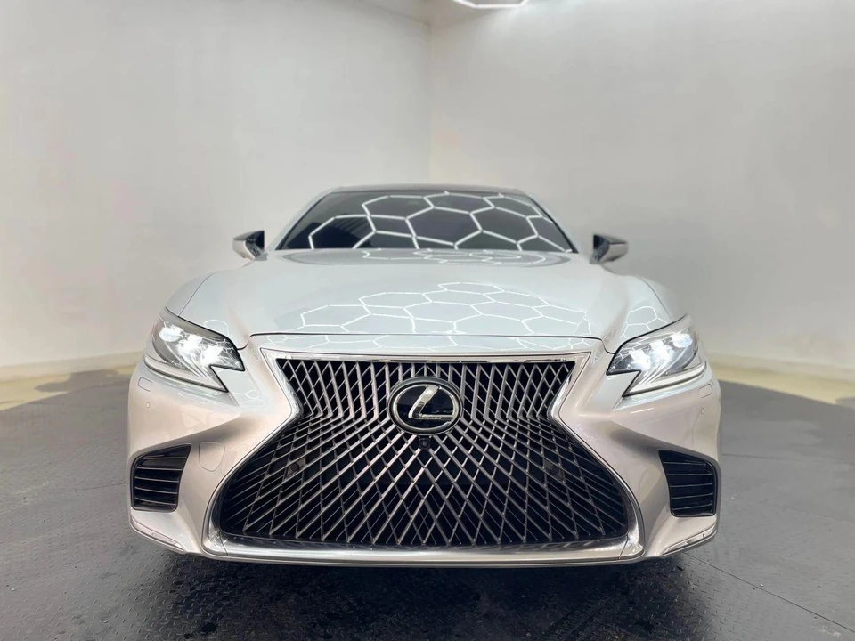 2019 Lexus LS 5th Gen - Image 9 of 21