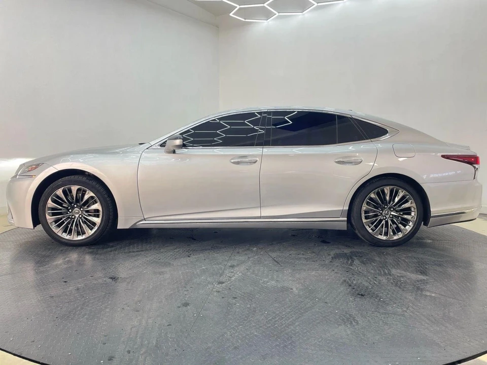 2019 Lexus LS 5th Gen - Image 7 of 21