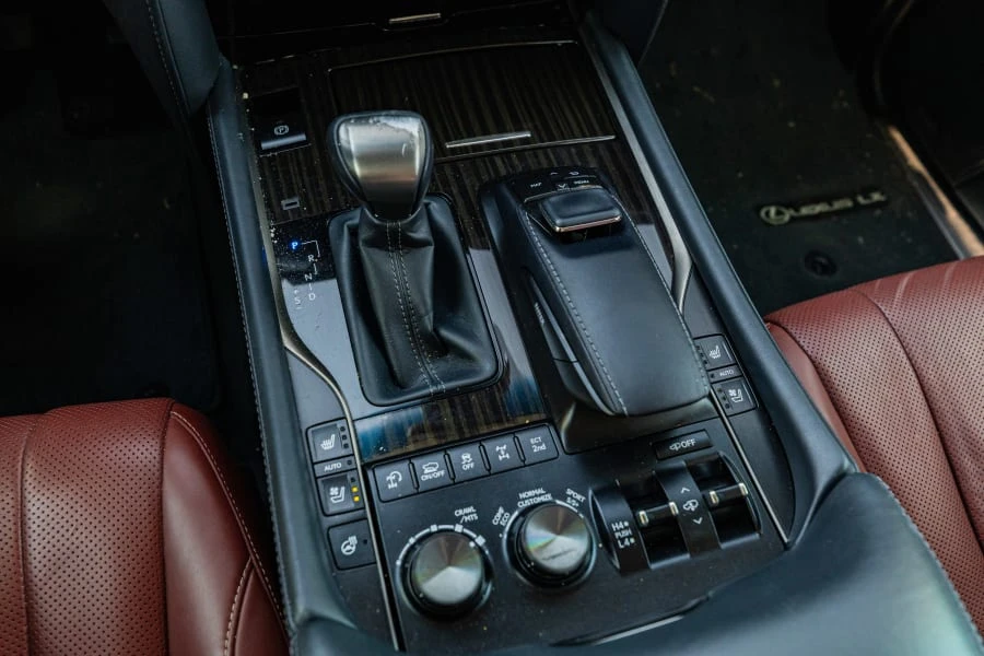 2019 Lexus LX 3rd Gen - Image 29 of 31