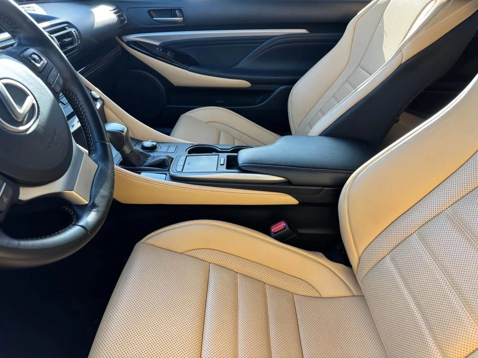 2019 Lexus RC - Image 9 of 10