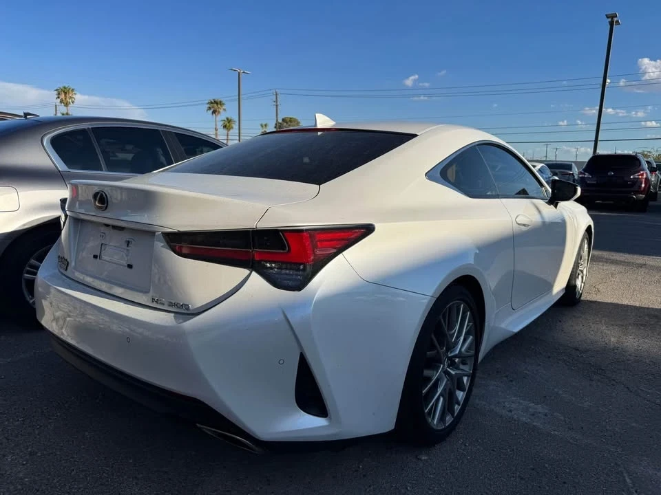 2019 Lexus RC - Image 5 of 10