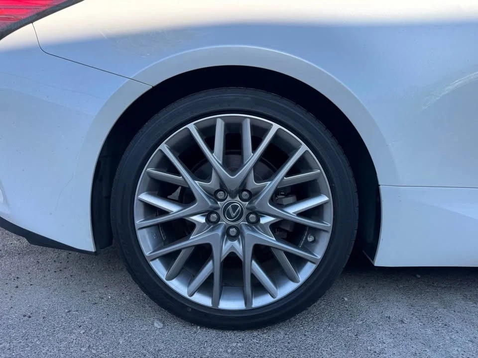 2019 Lexus RC - Image 8 of 10