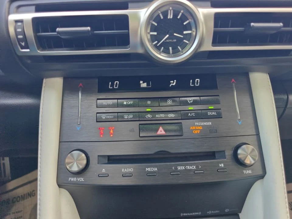 2019 Lexus RC - Image 18 of 20