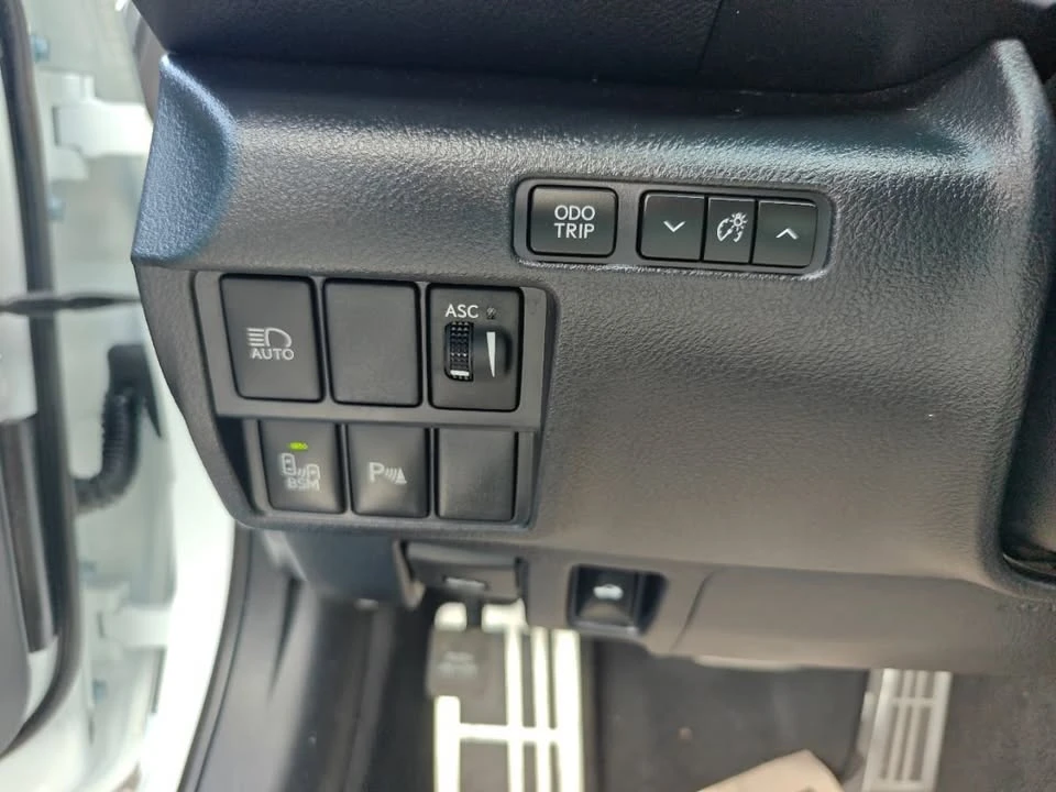2019 Lexus RC - Image 12 of 20