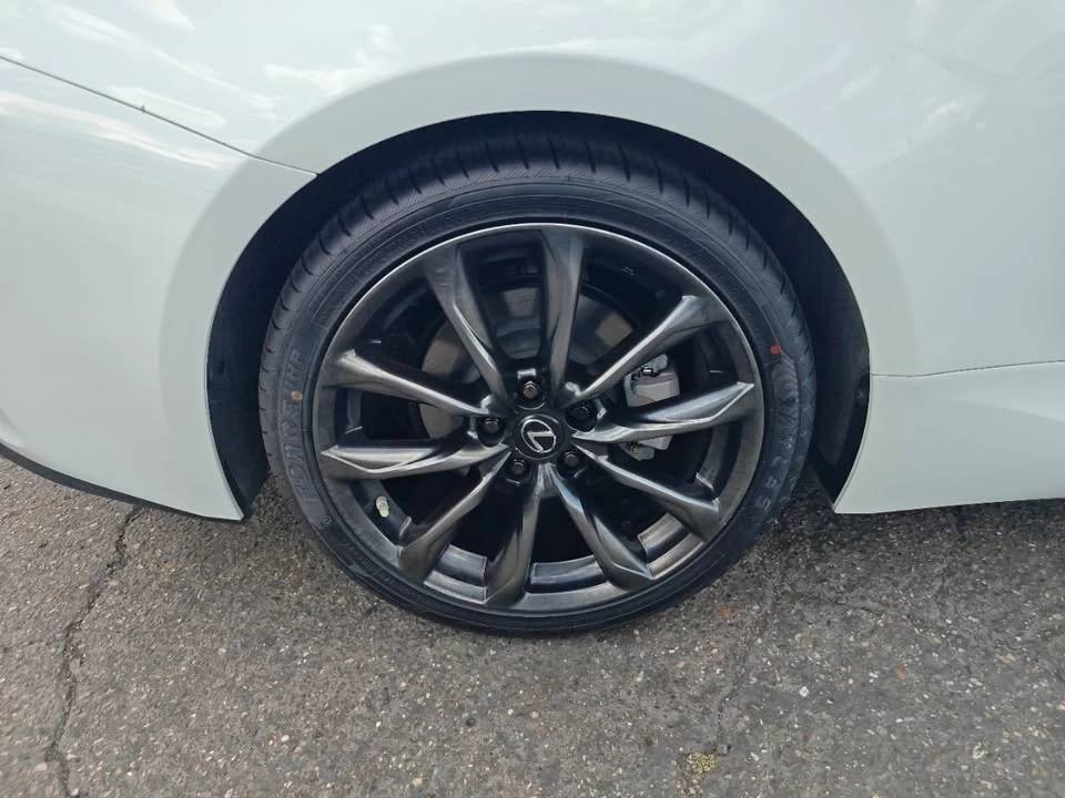 2019 Lexus RC - Image 16 of 20